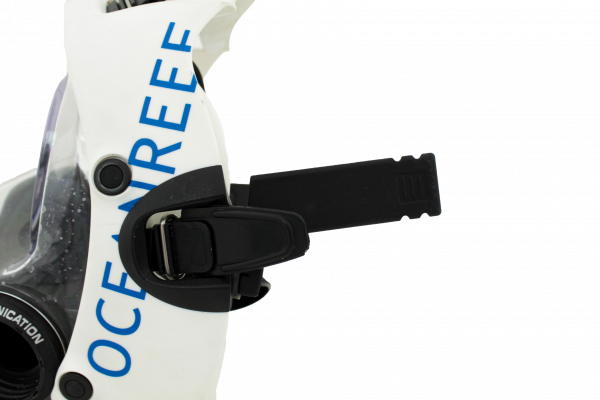Ocean Reef Foldable Nacs mounted on diving mask for communication support.