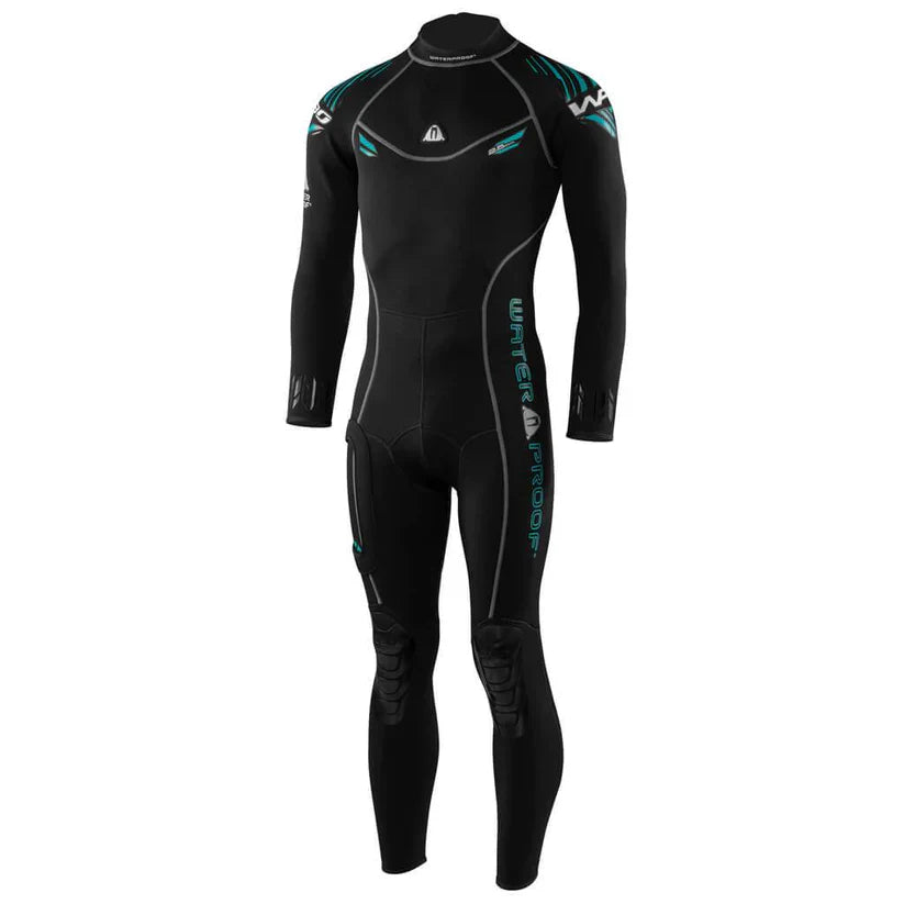 Waterproof W30 2.5mm full-length men's wetsuit in black with ergonomic fit and reinforced knee pads